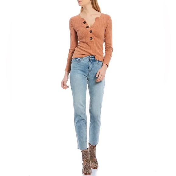 We The Free Oliver Henley Top - Picture 2 of 10